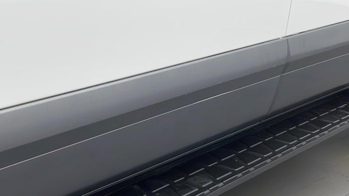 KIA MOHAVE-Door Exterior LHS Front Scratch