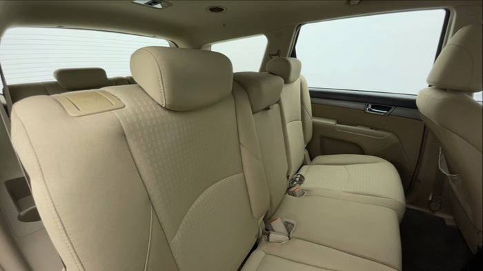 KIA MOHAVE-Right Side Door Cabin View