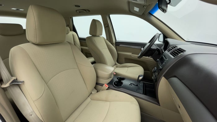 KIA MOHAVE-Right Side Front Door Cabin View
