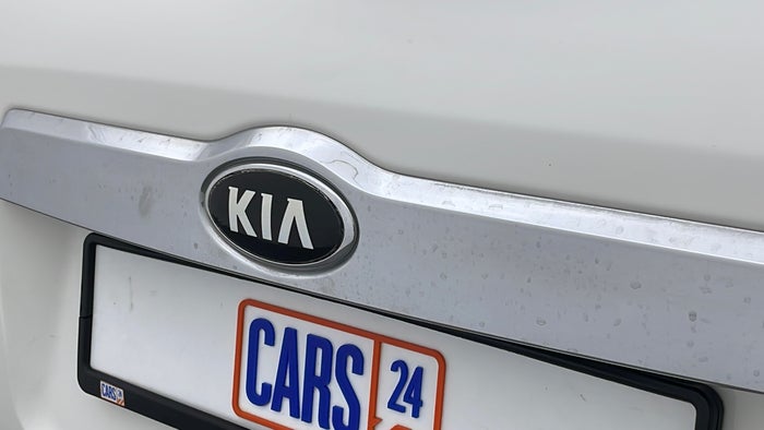 KIA MOHAVE-Monogram/Logo Rear Faded