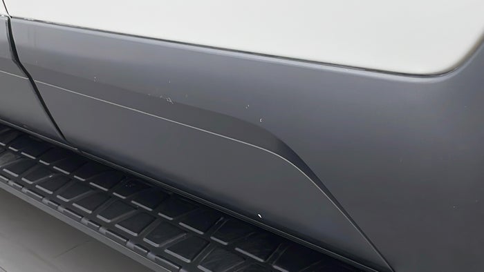 KIA MOHAVE-Door Exterior LHS Rear Scratch