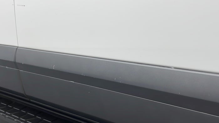 KIA MOHAVE-Door Exterior RHS Front Scratch
