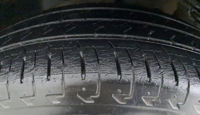 2017 Maruti IGNIS DELTA 1.2 K12 AMT, Petrol, Automatic, 22,182 km, Right Front Tyre Tread