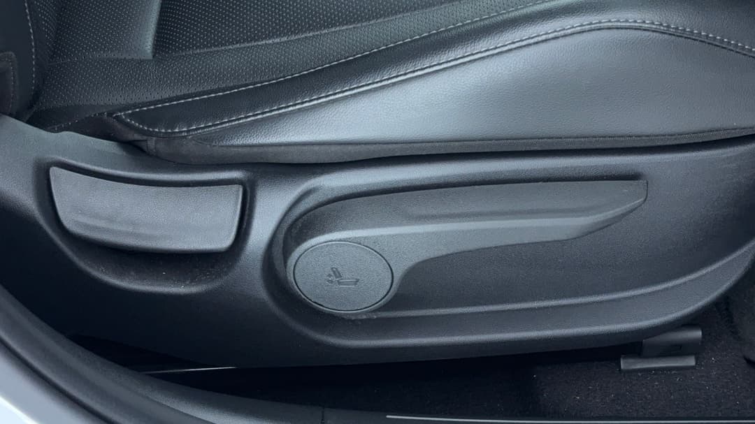 2022 Hyundai i30 Active, Automatic, 17752 km, Drivers Side Adjustment Panel