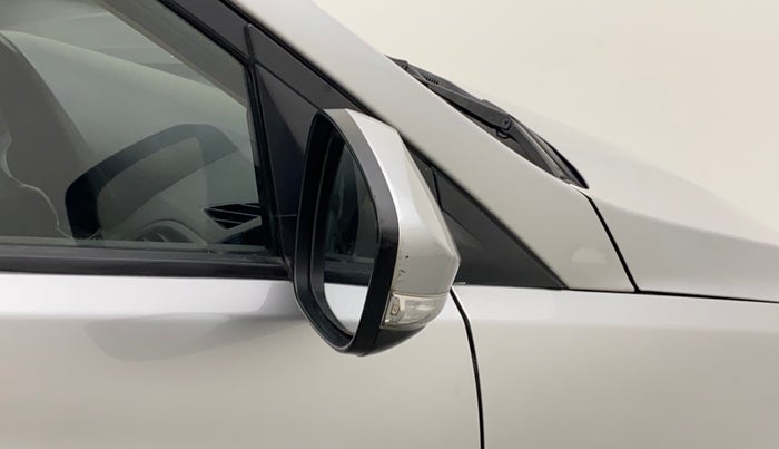 2017 Hyundai Verna 1.6 VTVT SX AT, Petrol, Automatic, 58,359 km, Right rear-view mirror - Indicator light has minor damage