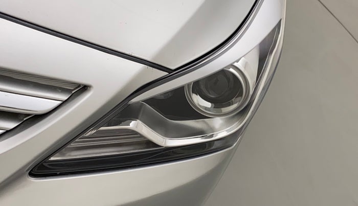 2017 Hyundai Verna 1.6 VTVT SX AT, Petrol, Automatic, 58,359 km, Left headlight - Headlight parking bulb fused
