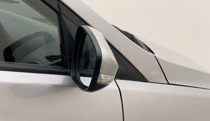 2017 Hyundai Verna 1.6 VTVT SX AT, Petrol, Automatic, 58,359 km, Right rear-view mirror - Minor scratches