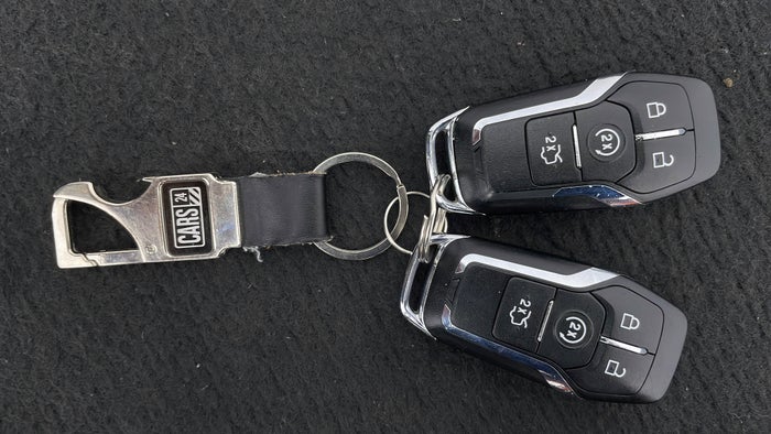 LINCOLN MKX-Key Close-up