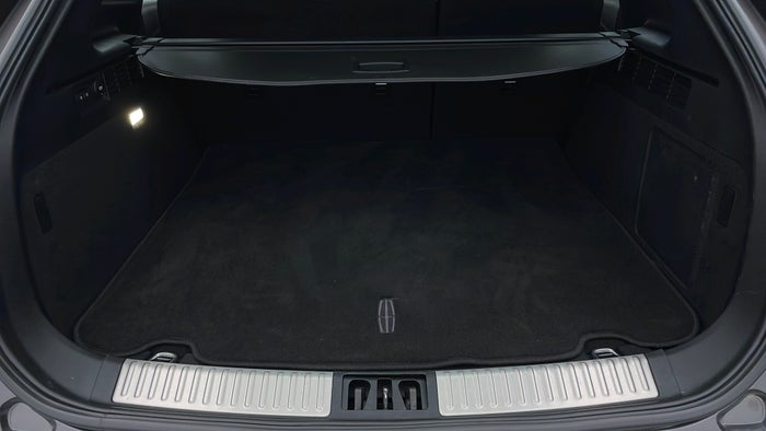 LINCOLN MKX-Boot Inside View