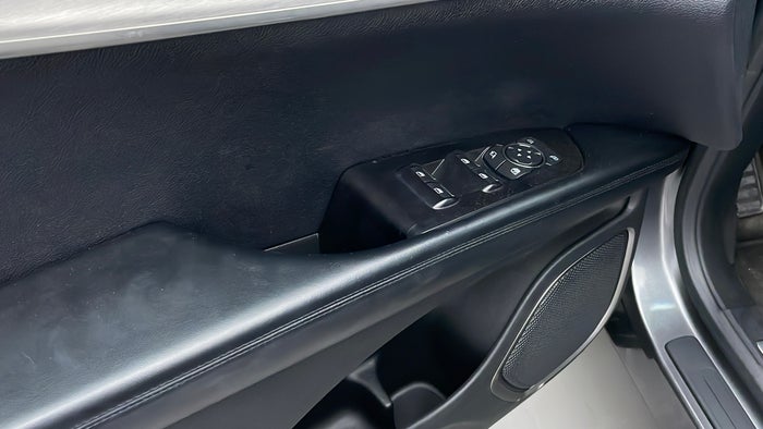 LINCOLN MKX-Door Interior LHS front Scratch
