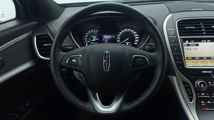 LINCOLN MKX-Steering Wheel Close-up