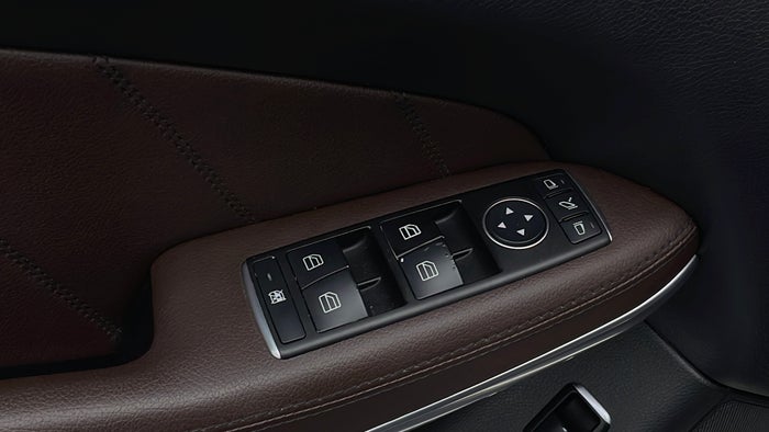 MERCEDES BENZ GL 500-Door Interior LHS front Button Faded