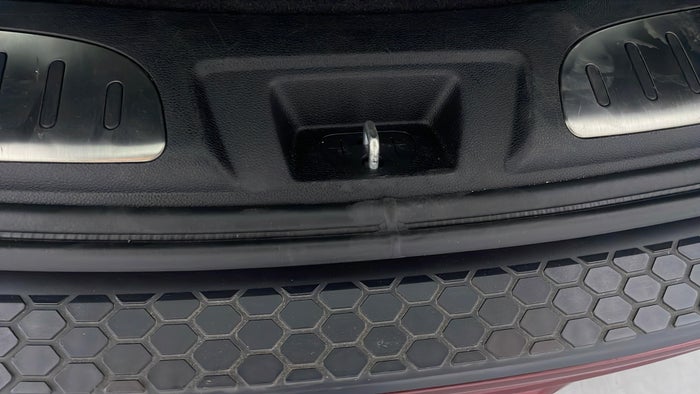 DODGE DURANGO-Dicky /Boot Door Boot interior Scratch