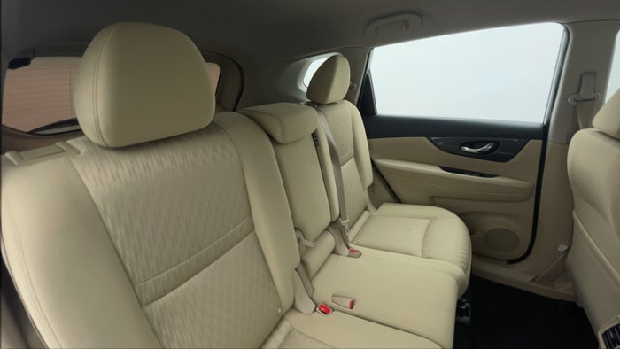 NISSAN X TRAIL-Right Side Door Cabin View