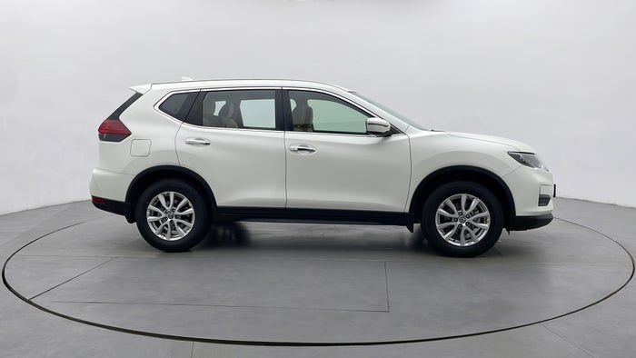 NISSAN X TRAIL-Right Side View