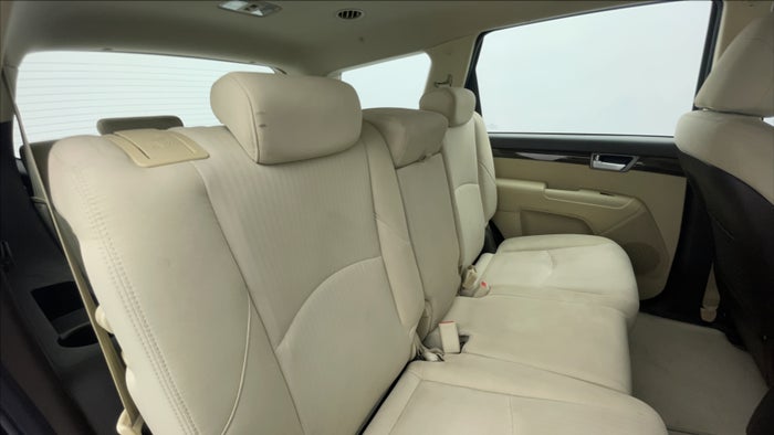 KIA MOHAVE-Right Side Door Cabin View