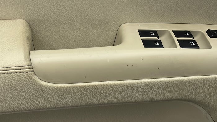 KIA MOHAVE-Door Interior LHS front Scratch