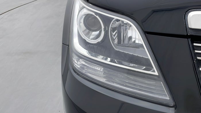 KIA MOHAVE-Head Light RHS Fading