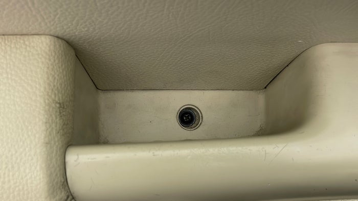 KIA MOHAVE-Door Interior LHS front Clip Broken/Missing