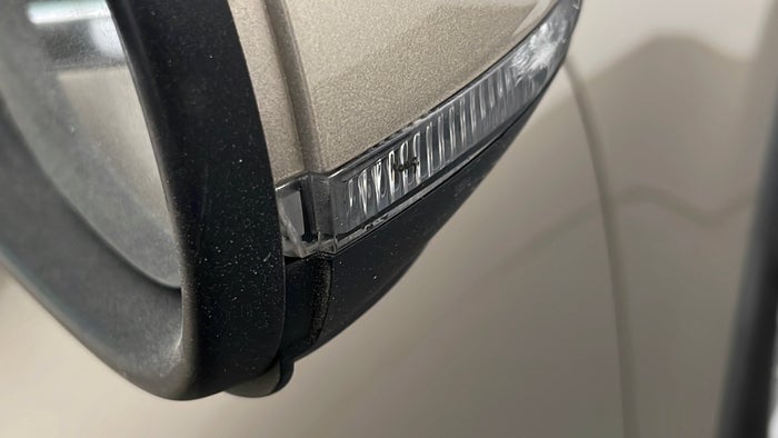 VOLKSWAGEN TOUAREG-ORVM RHS Light broken/not working