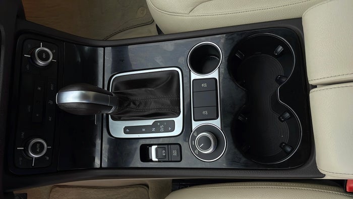 VOLKSWAGEN TOUAREG-Centre Console Trim Scratch