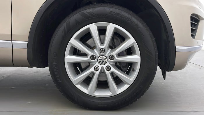 VOLKSWAGEN TOUAREG-Right Front Tyre