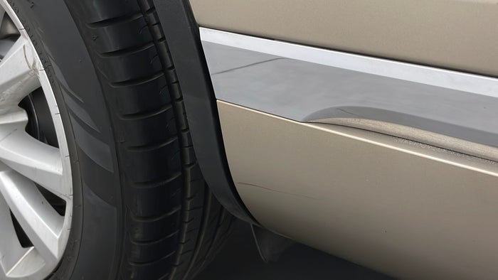 VOLKSWAGEN TOUAREG-Door Exterior RHS Rear Scratch