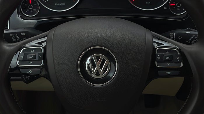 VOLKSWAGEN TOUAREG-Drivers Control
