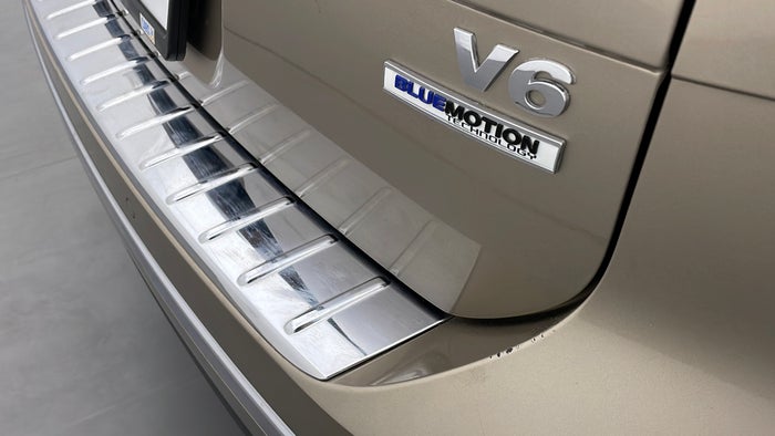 VOLKSWAGEN TOUAREG-Bumper Rear Scratch