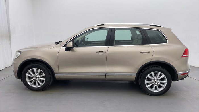 VOLKSWAGEN TOUAREG-Left Side View