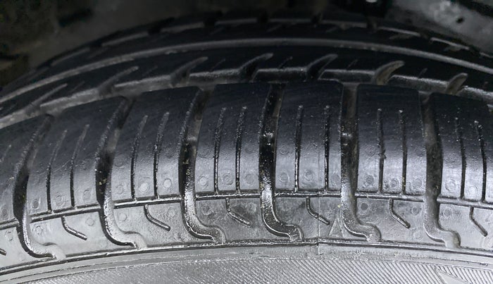 2014 Maruti Swift Dzire VXI, Petrol, Manual, 47,493 km, Right Front Tyre Tread