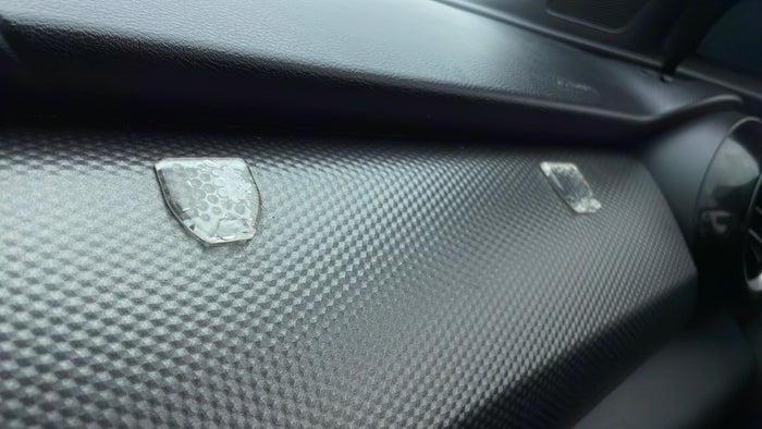 NISSAN KICKS-Dashboard Trim Scratch