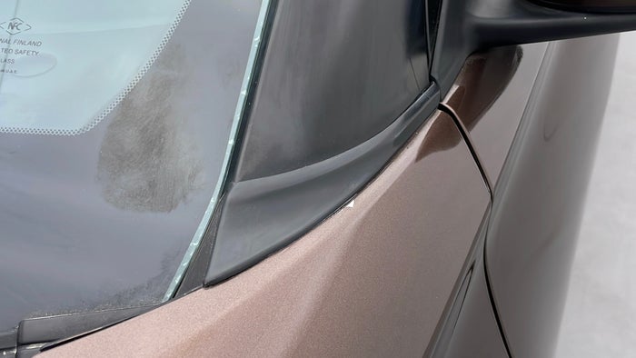 NISSAN KICKS-Pillar LHS A Scratch