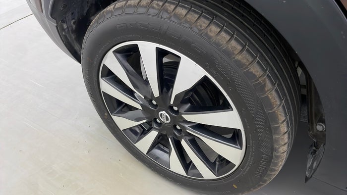 NISSAN KICKS-Alloy Wheel RHS Rear Scuff Marks