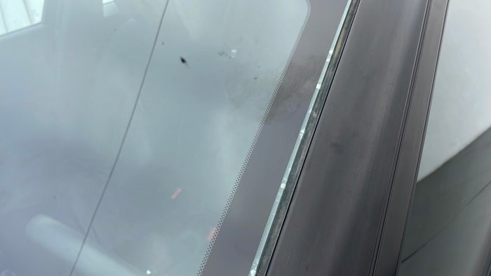 NISSAN KICKS-Windshield Front Air Bubbles