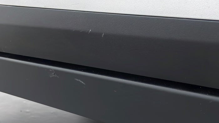 NISSAN KICKS-Running Board RHS Scratch