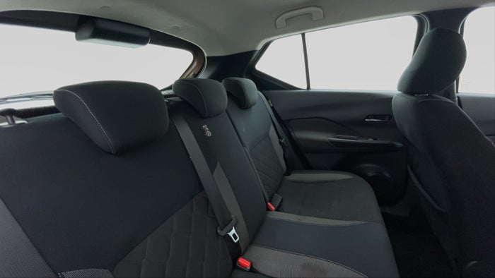 NISSAN KICKS-Right Side Door Cabin View