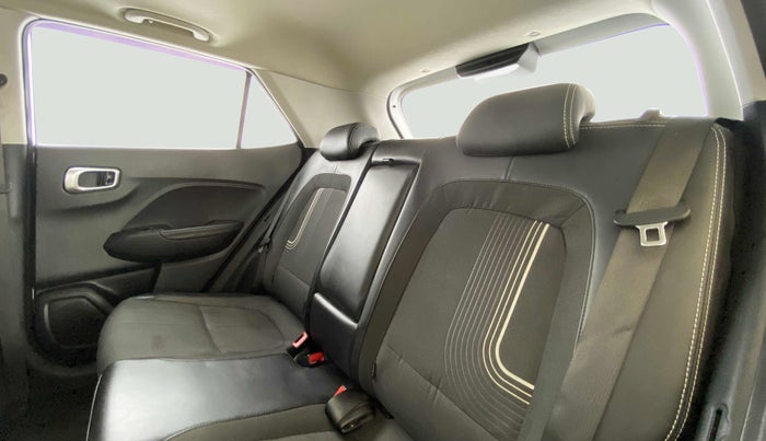 2019 Hyundai VENUE SX(O) CRDi, Diesel, Manual, 33,699 km, Right Side Rear Door Cabin
