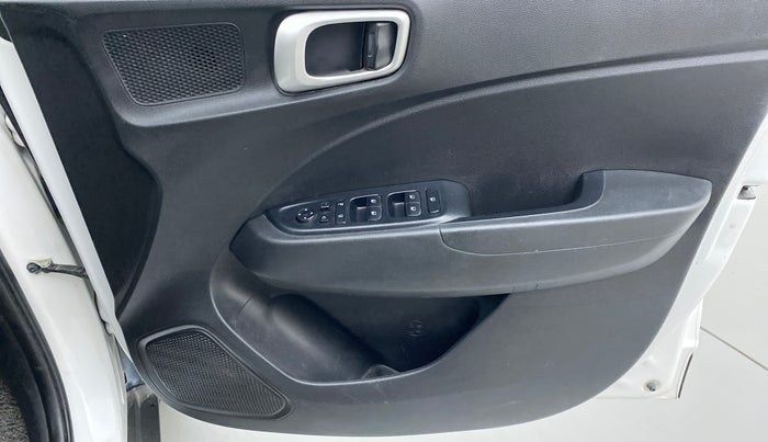2019 Hyundai VENUE 1.0 TURBO GDI SX+ AT, Petrol, Automatic, 71,423 km, Driver Side Door Panels Control