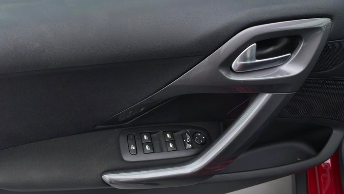 PEUGEOT 2008-Door Interior LHS front Color Fade