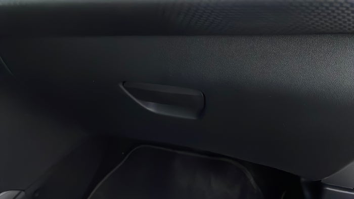 PEUGEOT 2008-Dashboard Glove box Scratch
