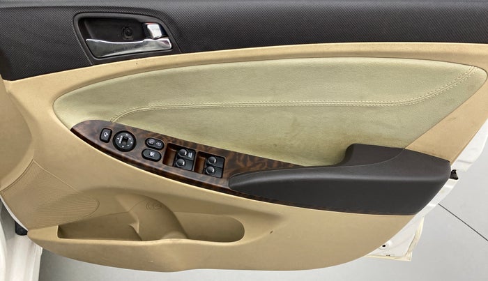 2014 Hyundai Verna FLUIDIC 1.6 VTVT SX AT, Petrol, Automatic, 32,528 km, Driver Side Door Panels Control