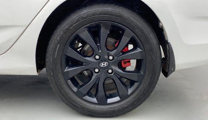 2014 Hyundai Verna FLUIDIC 1.6 VTVT SX AT, Petrol, Automatic, 32,528 km, Left Rear Wheel