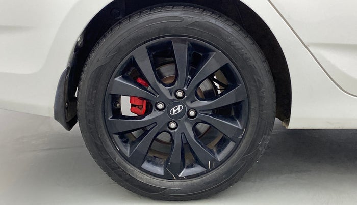2014 Hyundai Verna FLUIDIC 1.6 VTVT SX AT, Petrol, Automatic, 32,528 km, Right Rear Wheel