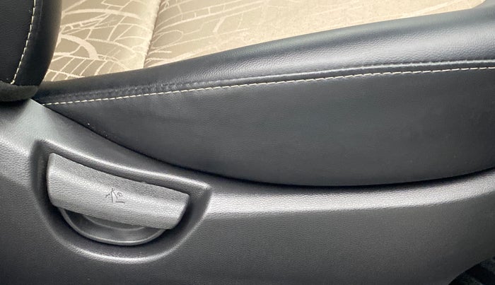 2019 Hyundai Grand i10 MAGNA 1.2 VTVT, Petrol, Manual, 4,229 km, Driver Side Adjustment Panel