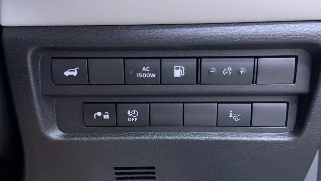 2023 Mitsubishi Outlander Phev Exceed 5+2 Seat (AWD), Automatic, 73779 km, Utility Switches/Buttons