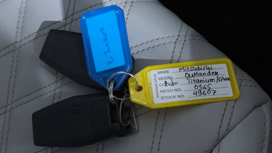 2023 Mitsubishi Outlander Phev Exceed 5+2 Seat (AWD), Automatic, 73779 km, Key Close-up