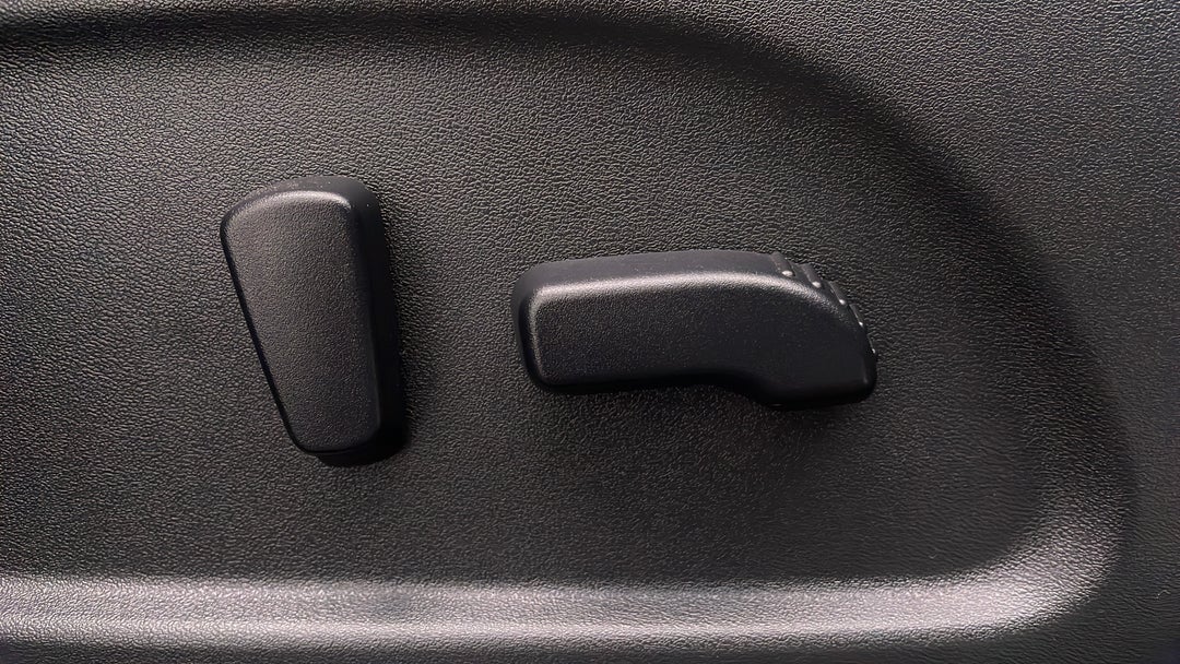 2016 Nissan Pathfinder St (4x2), Automatic, 111093 km, Drivers Side Adjustment Panel