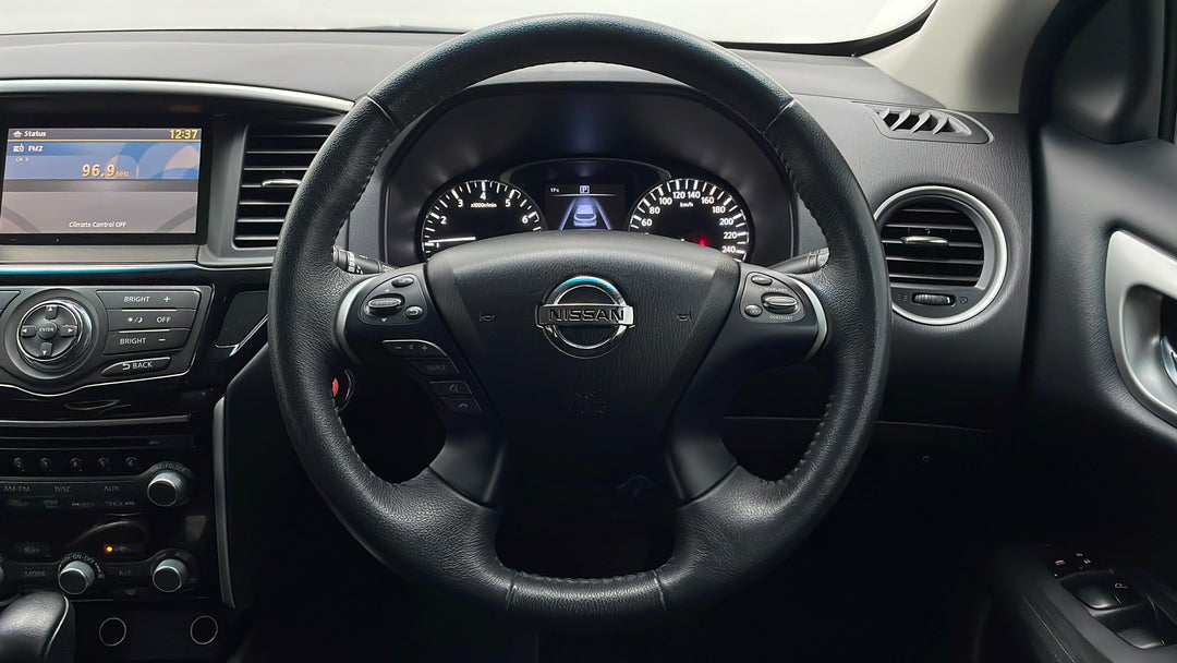 2016 Nissan Pathfinder St (4x2), Automatic, 111093 km, Steering Wheel Close-up