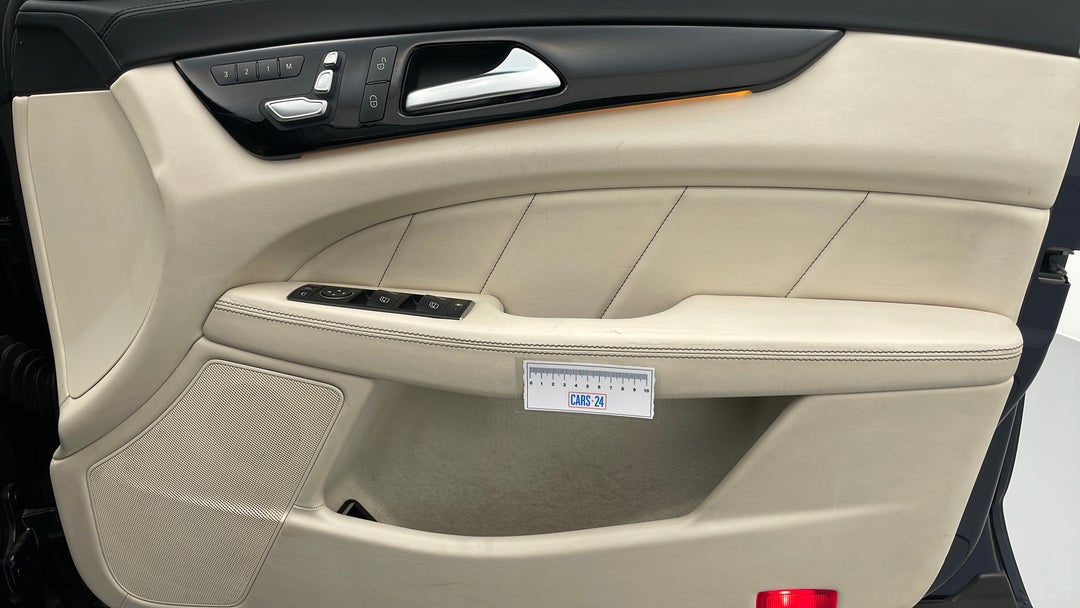 Doors Front RHS Fade